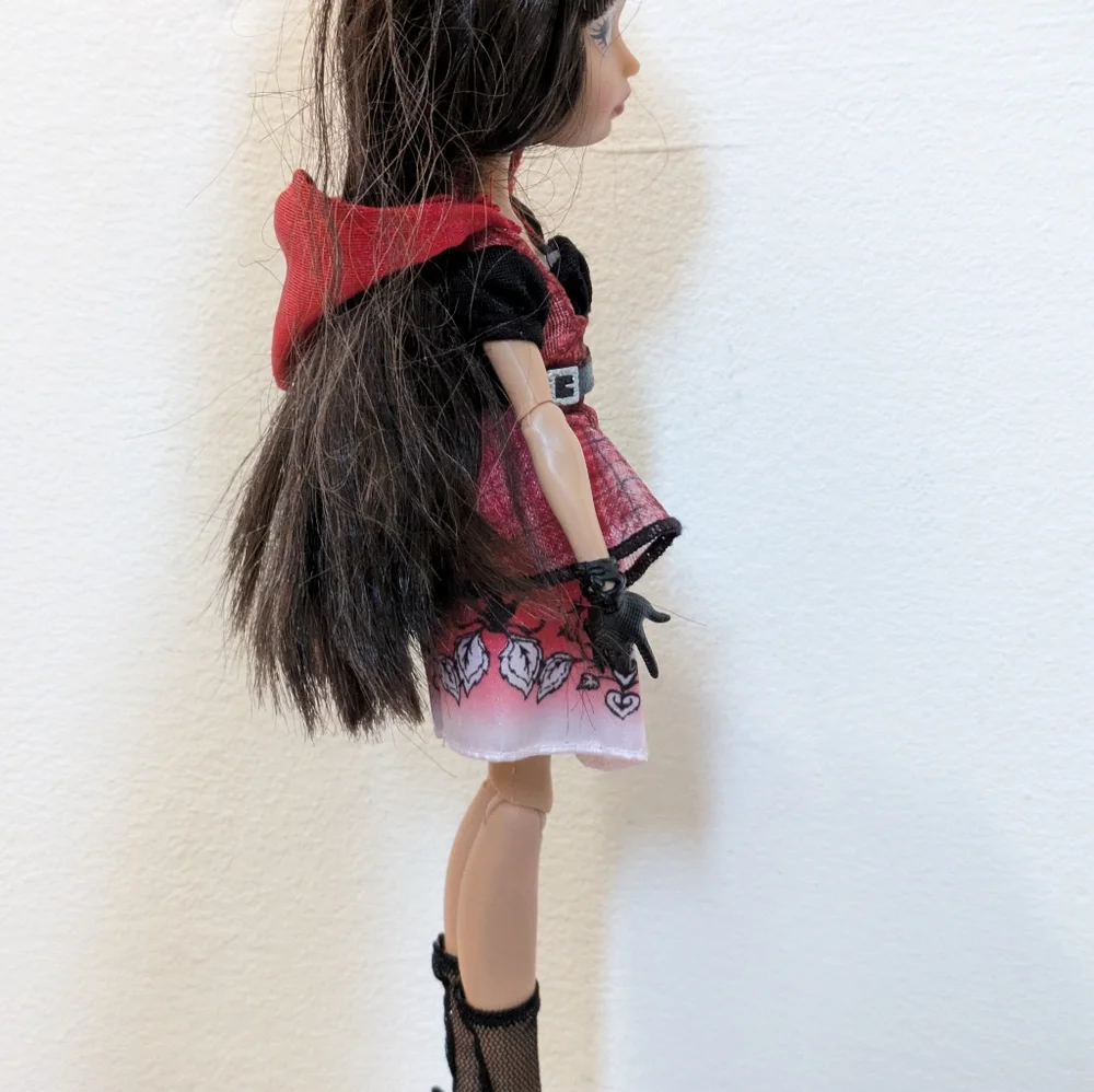Ever After High Hat-Tastic Cerise Hood Daughter Of Red Ridinghood Doll